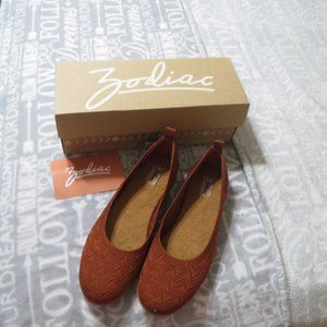ZODIAC CAMDEN 1/SIZE 8 1/2 M WOMEN'S FLAT SHOES/CAYENNE/BROWN COLOR/NEW IN BOX